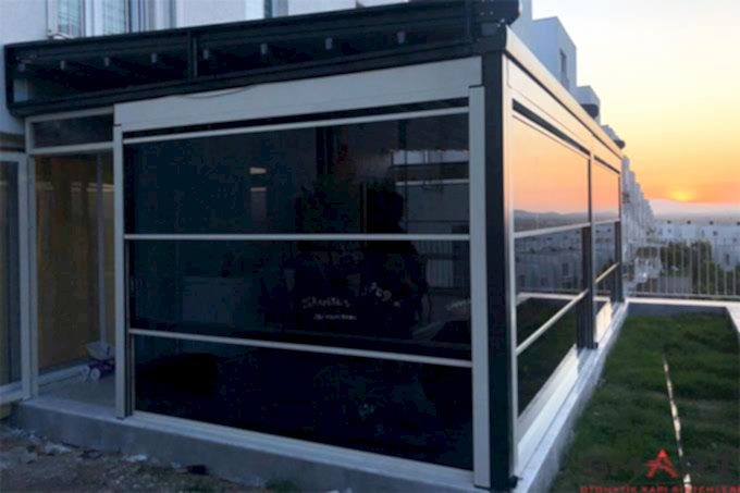 GİYOTİN CAM BALKON 